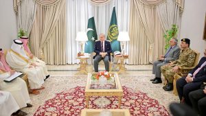 ঋণের বোঝা হালকা করতে পাকিস্তানকে ৩ বিলিয়ন ডলার সহায়তা দেবে সৌদি